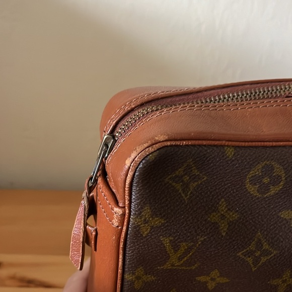 Vintage Louis Vuitton rectangular crossbody, strap missing, zipper separation - Picture 8 of 15